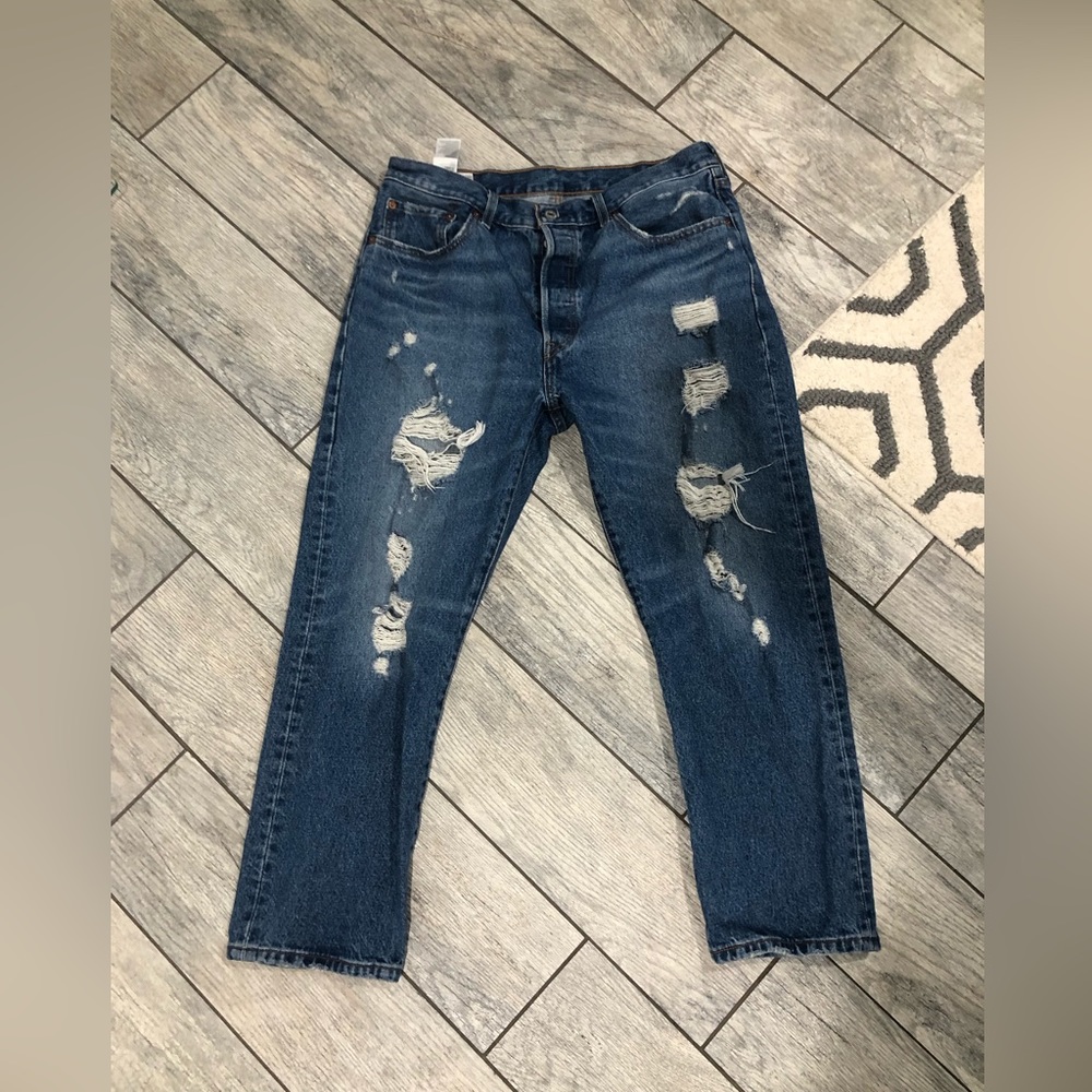 Women’s Levi’s jeans
